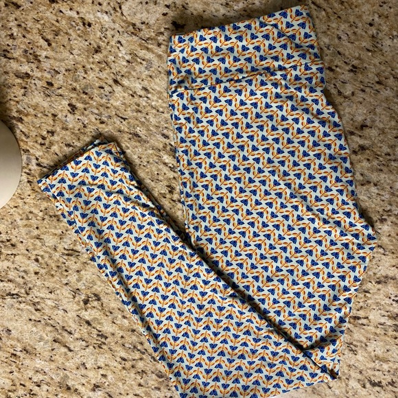 LuLaRoe Printed Soft Leggings Tall & Curvy L XL - Picture 5 of 6